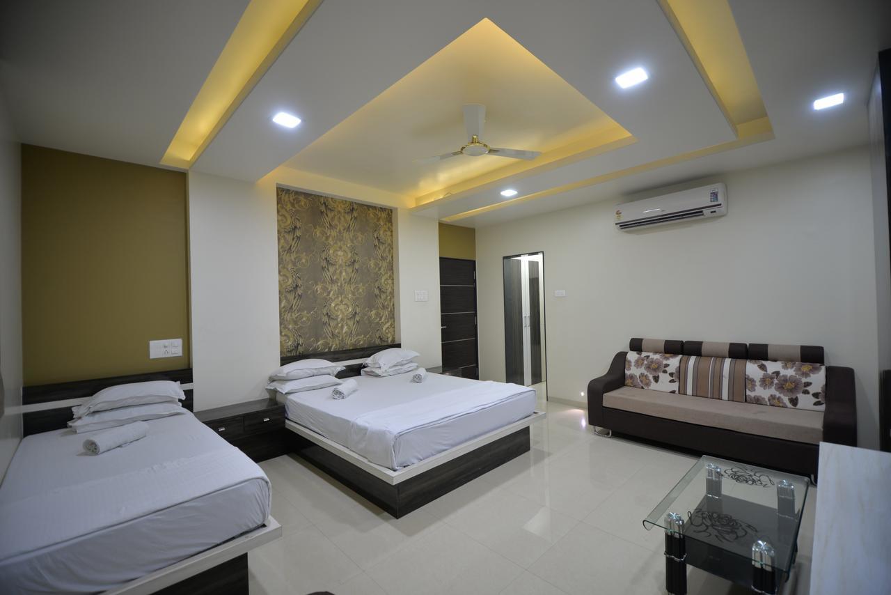 Hotel Radhe Krishna Солапур Экстерьер фото