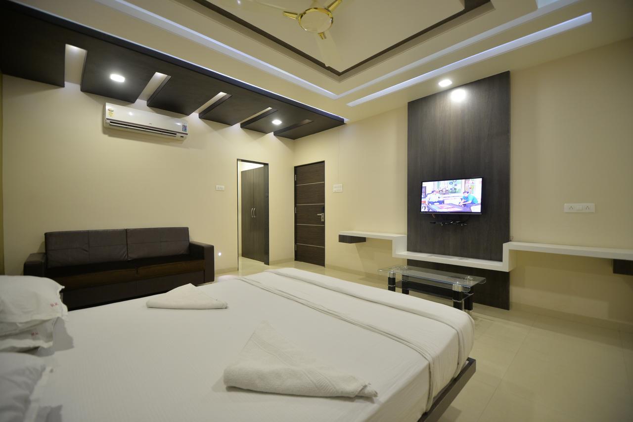 Hotel Radhe Krishna Солапур Экстерьер фото